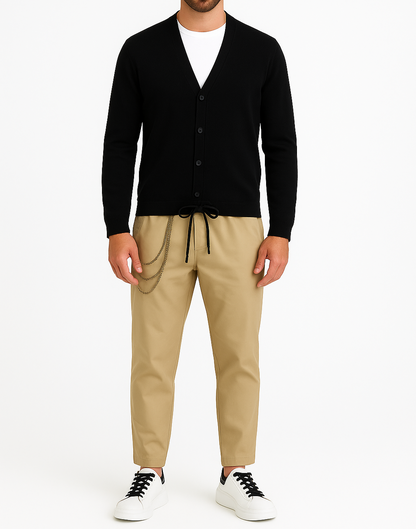 Pantalon beige avec chaine décorative